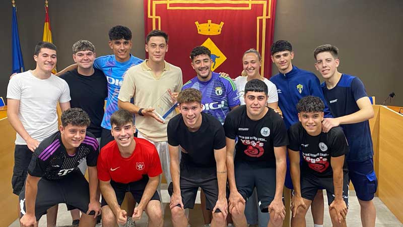 El Ayuntamiento de Canovelles hizo un homenaje a Marc 🤩

¡Enhorabuena!🤍🖤