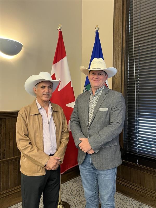 Great meeting with Essa Al Ghurair, CEO of Essa Ghurair Investments, in the UAE.

We had a productive discussion on expanding trade opportunities, improving market access, and strengthening our agri-food relationship through enhanced rail and port logistics.

Alberta is committed