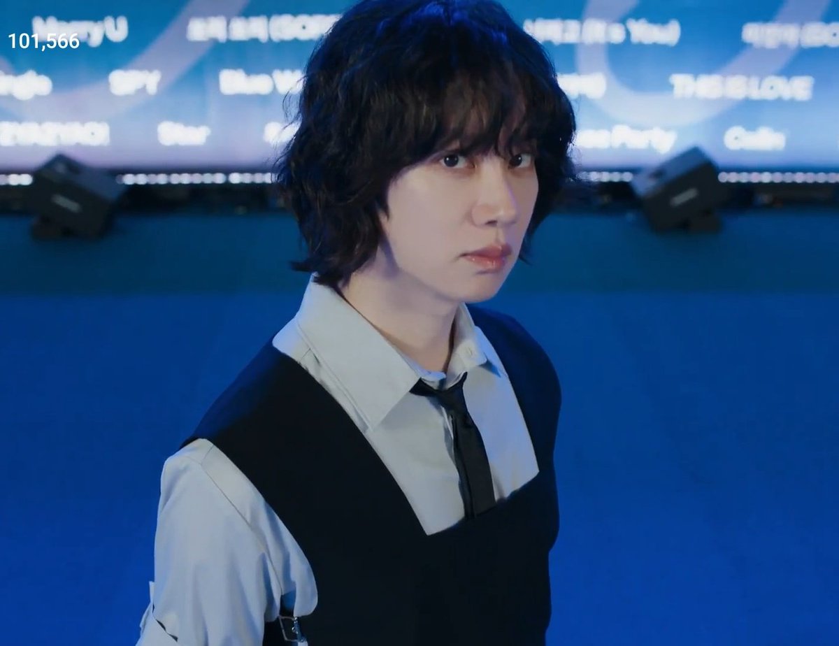 WE COULD HAVE HAD THIS HEE LOOK IN THE MUSHOWS BUT WE WERE AGAINST KIM KIBOK WHO DOES WHAT HE WANTS WHEN HE WANTS IT SO...
🥹🥹🥹

Super Junior Express Mode On
#슈주_20년째_익스프레스모드
#SJ_20TH_EXPRESSMODE 
#ExpressMode
#슈퍼주니어 #SUPERJUNIOR