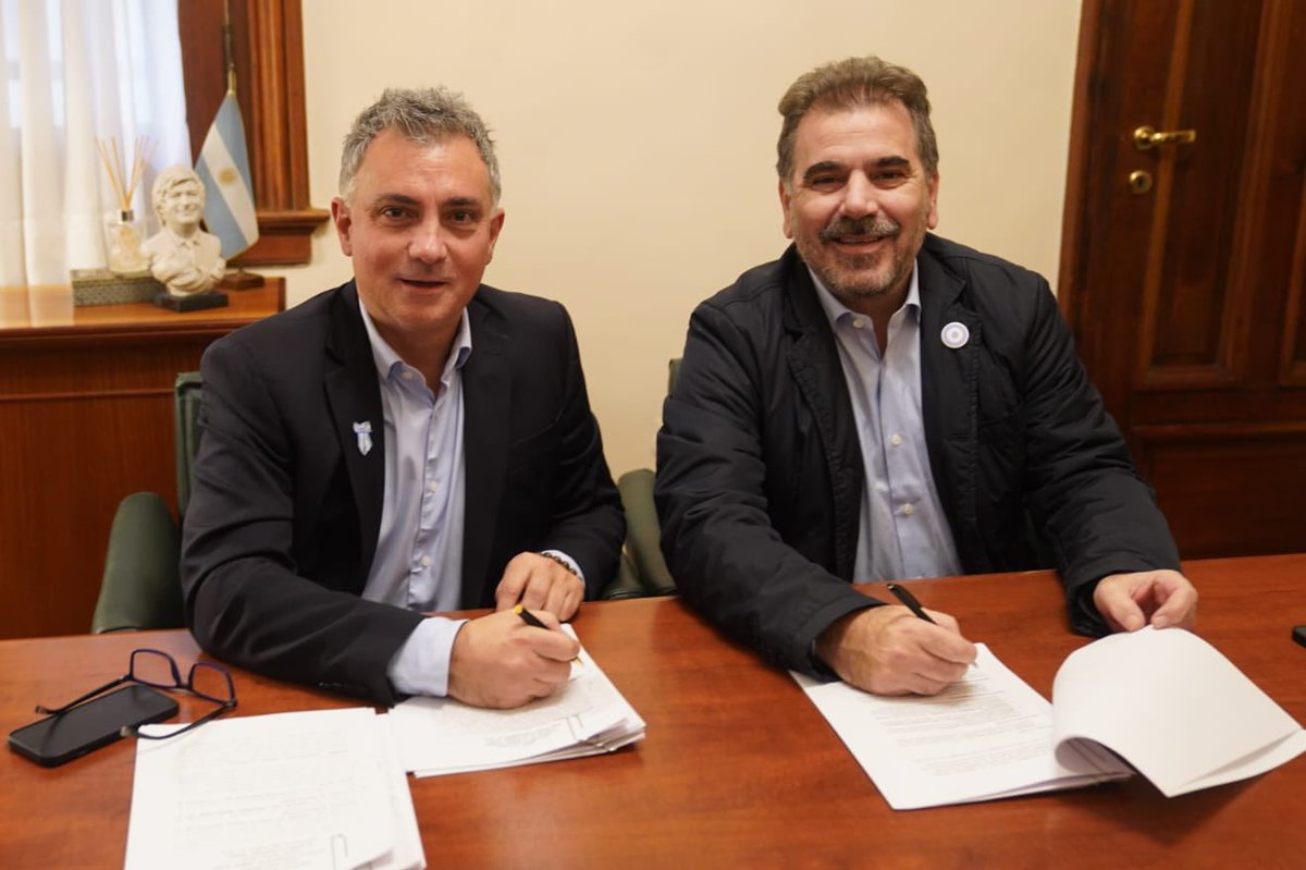 Nuestro presidente Cristian Ritondo, y su par de La Libertad Avanza, Sebastián Pareja acaban de firmar el acuerdo para ponerle fin al populismo en la provincia de Buenos Aires.