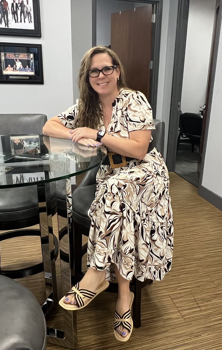 ProstatisFinan1's tweet image. Your financial plan should be like your wardrobe—tailored, timeless, &amp;amp; built to fit your lifestyle. 👗👔 Celebrating #FashionDay with some of our sharpest-dressed team members here at #ProstatisFinancial. Confidence starts with the right outfit and financial strategy. 💛💚