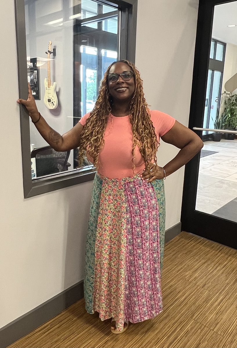 ProstatisFinan1's tweet image. Your financial plan should be like your wardrobe—tailored, timeless, &amp;amp; built to fit your lifestyle. 👗👔 Celebrating #FashionDay with some of our sharpest-dressed team members here at #ProstatisFinancial. Confidence starts with the right outfit and financial strategy. 💛💚