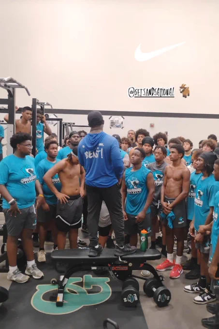 Image from Meet Me In The Endzone (@CoachE954)