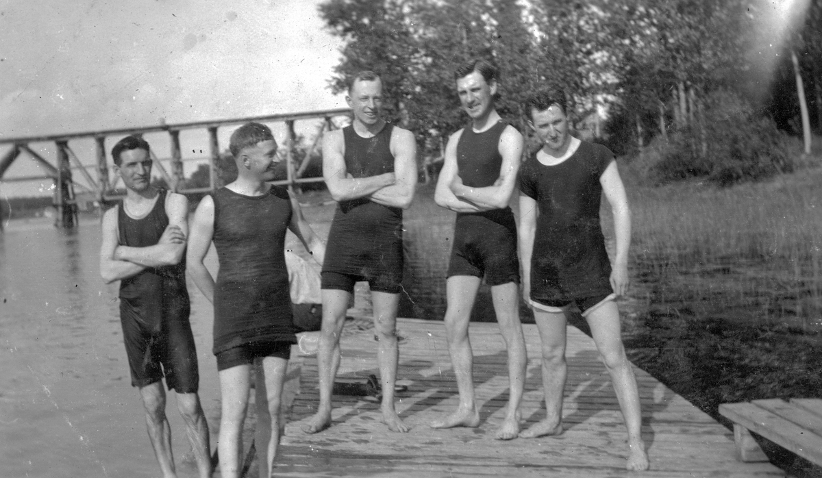 View of unidentified group of men in bathing suits, ca. 1915 (A5537).