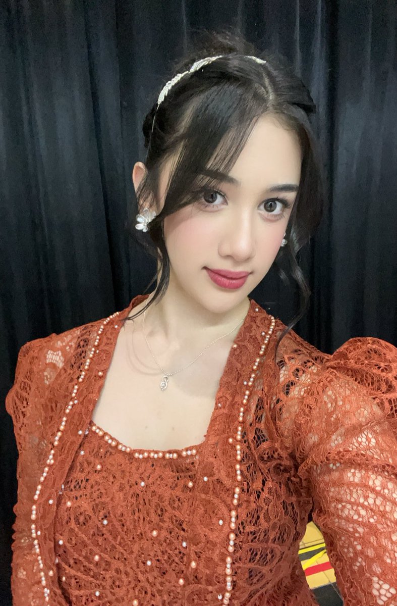 chelseanorman_'s tweet photo. mode kebaya 😍 suka gak? https://t.co/E8ZIOOxdQY