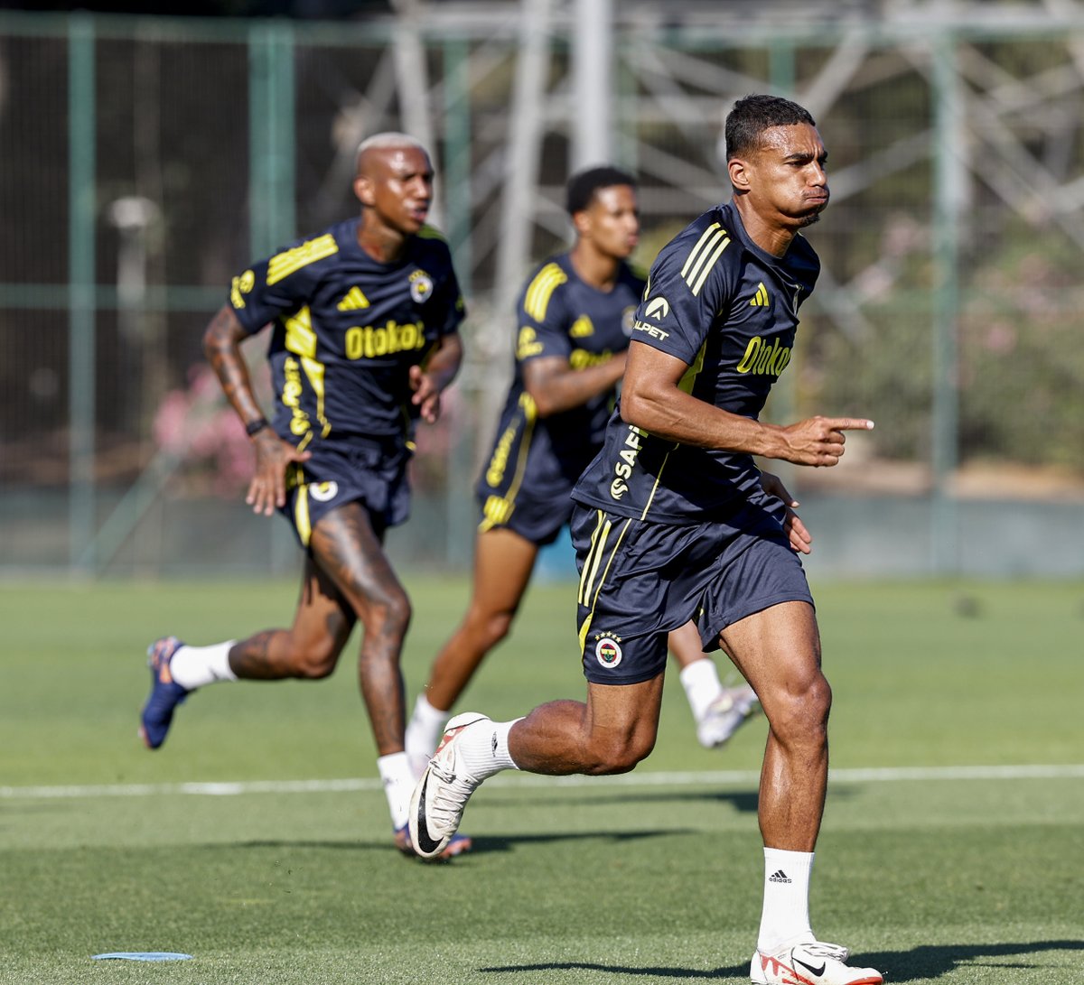 Fenerbahce's tweet photo. Günü çift antrenmanla tamamladık. ✅ https://t.co/zay3CyE2C7