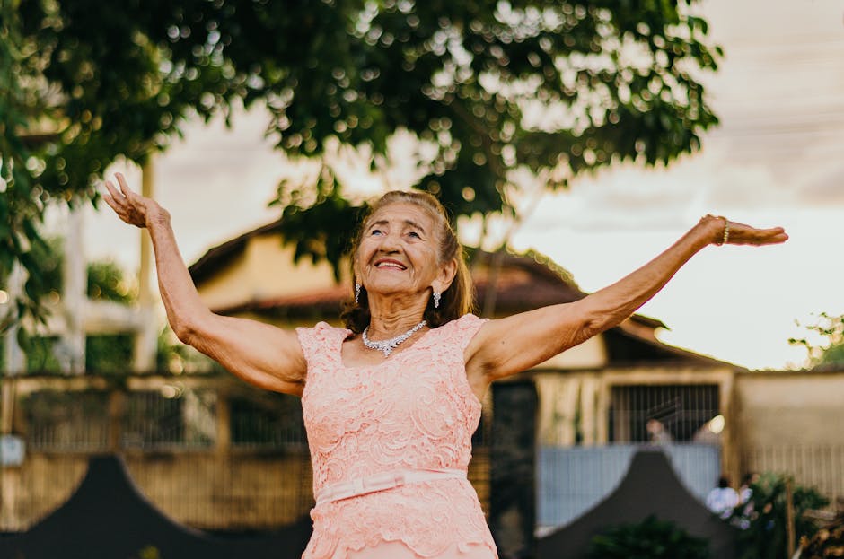 Want to age well? Embrace curiosity! Every question and skill nourishes your mind. Dive into hobbies and keep that spark alive! #StayCurious #AgeWell drweil.com/blog/bulletins…