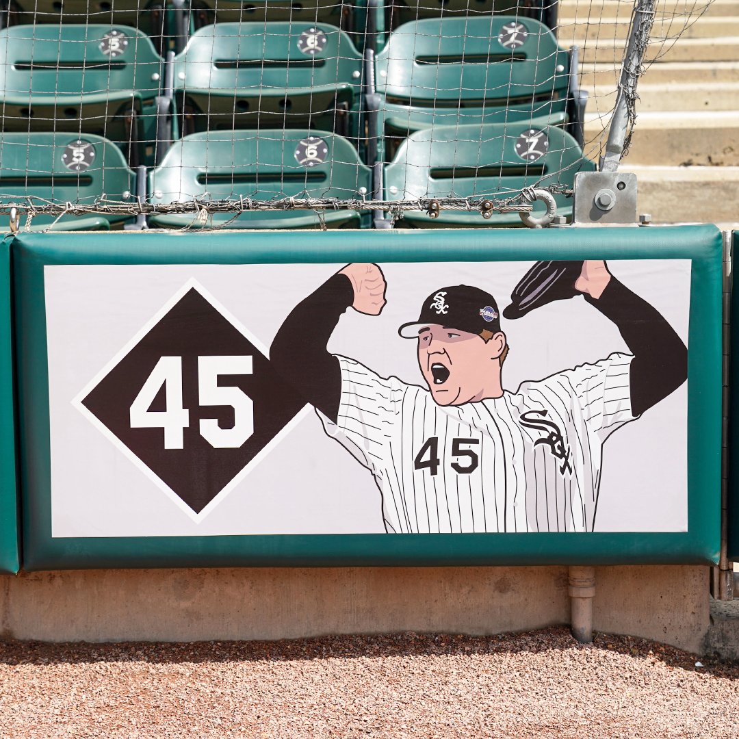 To honor the legacy of Bobby Jenks, the White Sox have put up this vinyl of his iconic pose after recording the final out in Game 1 of the 2005 World Series in the home on-deck circle 👏