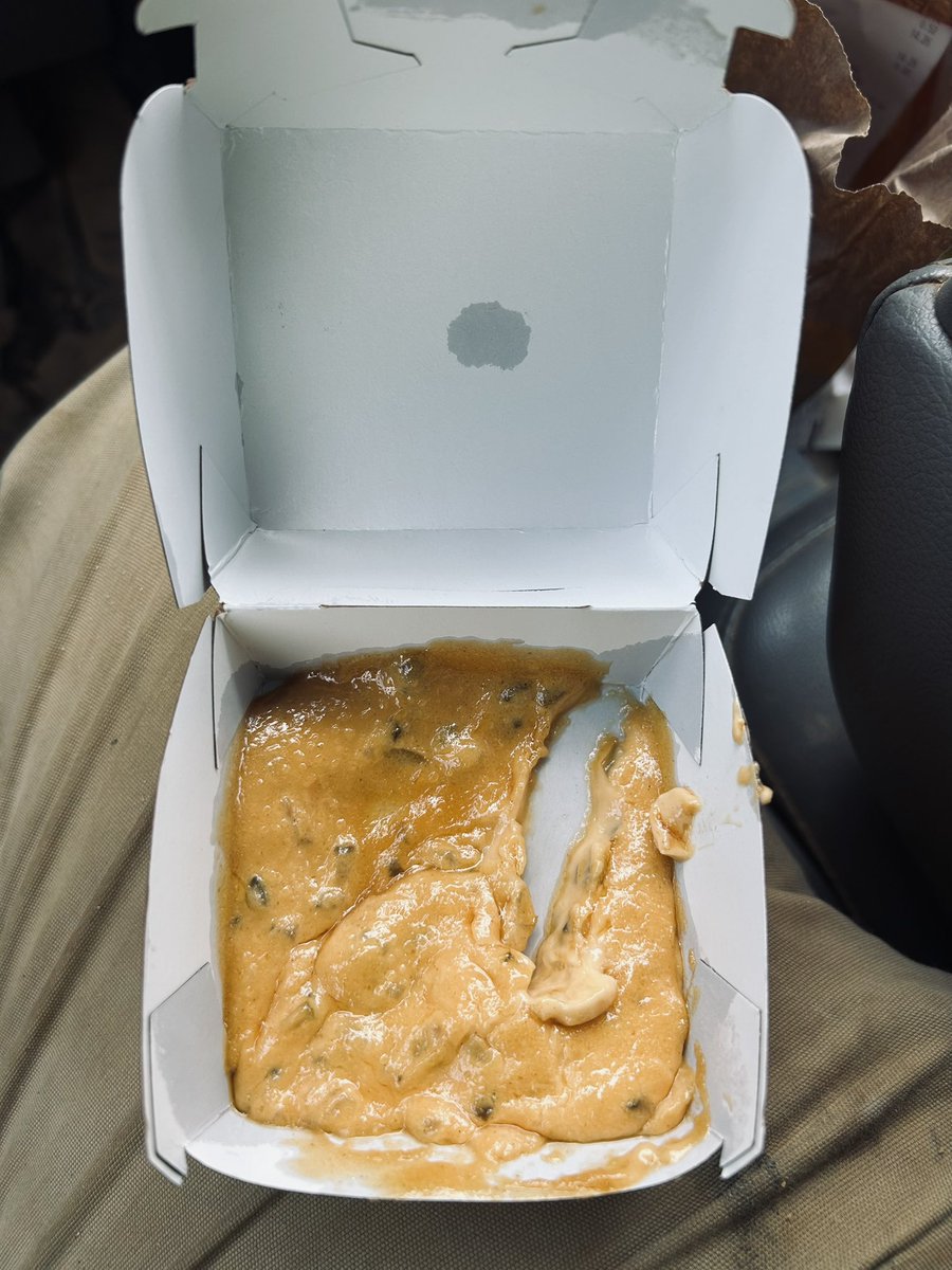Shawn_Martin27's tweet photo. @McDonalds what the heck is this? It’s supposed to be a 6 piece nugget. https://t.co/mTgUYeWUdM