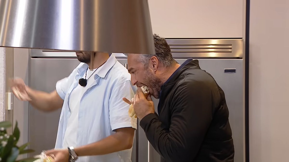 OnlyyViewer's tweet image. 