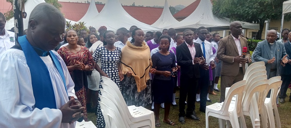 Bwera Secondary School (@bwerass) on Twitter photo Update: In a thanks giving function, the 2024 <a href="/UNEB_UG/">Uganda National Examinations Board</a> candidates came back <a href="/BweraSS/">Bwera Secondary School</a> to thank the Lord for their last year UNEB Results performance. Update: In a thanks giving function, the 2024 <a href="/UNEB_UG/">Uganda National Examinations Board</a> candidates came back <a href="/BweraSS/">Bwera Secondary School</a> to thank the Lord for their last year UNEB Results performance.