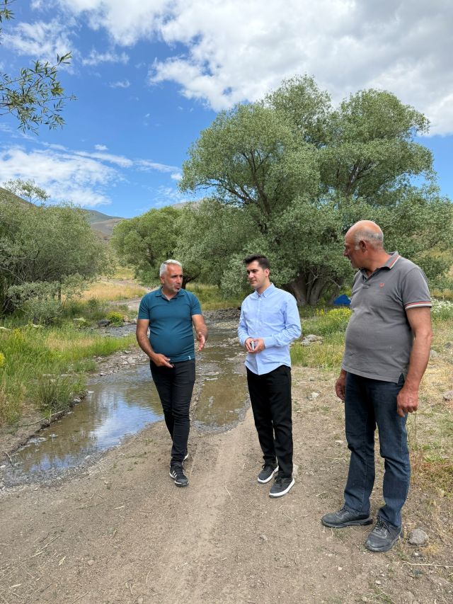 PÜLÜMÜR KAYMAKAMI MEHMET ANIL ÇOLAK, KIRKLAR KÖYÜNDE DÜZENLENEN AŞURE ETKİNLİĞİNDE KÖYLÜLERLE BİR ARAYA GELDİ
pulumur.org/2025/07/09/pul…

#Tunceli  #Pülümür  #PülümürHaber #PülümürKırklar #Aşure  #Muharrem
<a href="/PulumurKymkmlg/">Pülümür Kaymakamlığı</a>