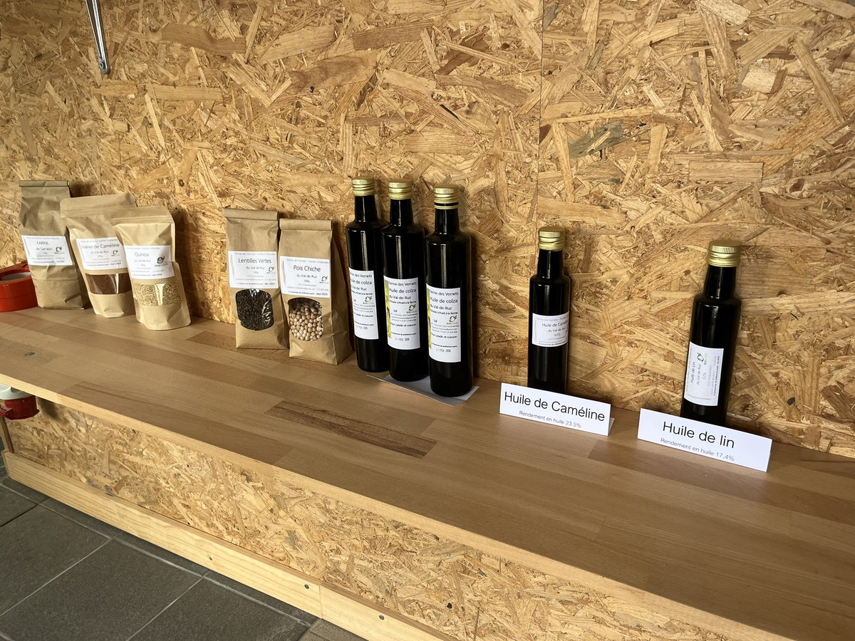 RobertFinger1's tweet image. Sehr interessanter Besuch heute auf dem Betrieb von Stéphane und Anne Challandes in Fontainemelon, Neuchâtel

Spannende Innovationen wie Quinoa, Linsen, Kichererbsen und Lupinen im biologischem Anbau. 

Danke euch für die Gastfreundschaft!