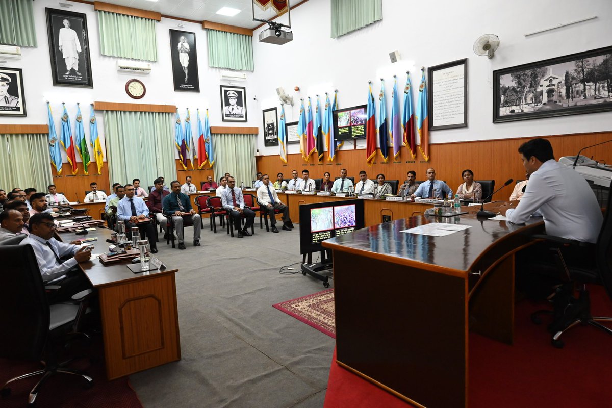 जिस संस्था में कभी IAS व IPS अधिकारियों की ट्रेनिंग होती रही है उस आंतरिक सुरक्षा अकादमी ISA माउंट आबू में अधिकारियों को लेक्चर देने का सौभाग्य मिला यह मेरे जीवन अलग और सुखद अनुभव है

दुसरी बार मौक़ा देने के लिए शुक्रिया ISA माउंट आबू 💕