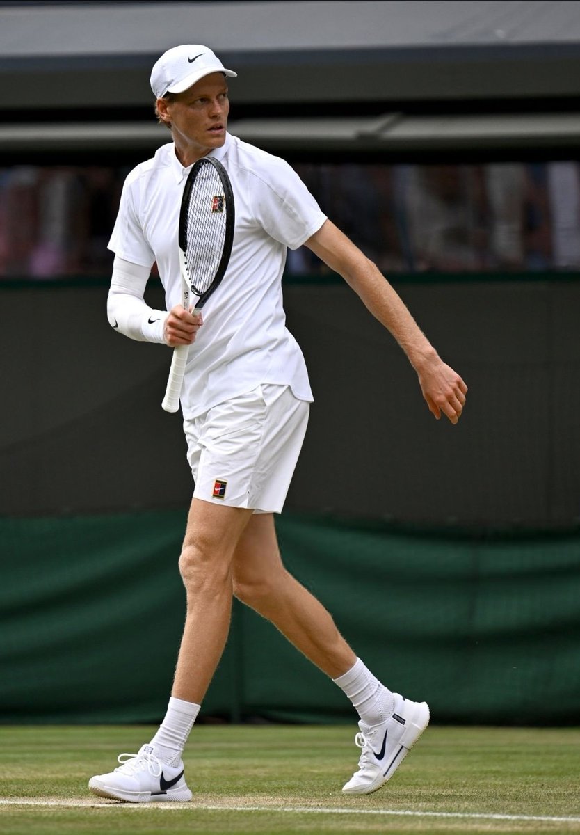 enrico varriale (@realvarriale) on Twitter photo Torna in versione Super <a href="/janniksin/">Jannik Sinner</a> e nonostante i fastidi al gomito liquida in 3 set #Shelton. Il numero 1 del mondo si conferma campione immenso conquistando la seconda semifinale in carriera a #Wimbledon con una grande prova di forza e di carattere. Torna in versione Super <a href="/janniksin/">Jannik Sinner</a> e nonostante i fastidi al gomito liquida in 3 set #Shelton. Il numero 1 del mondo si conferma campione immenso conquistando la seconda semifinale in carriera a #Wimbledon con una grande prova di forza e di carattere.