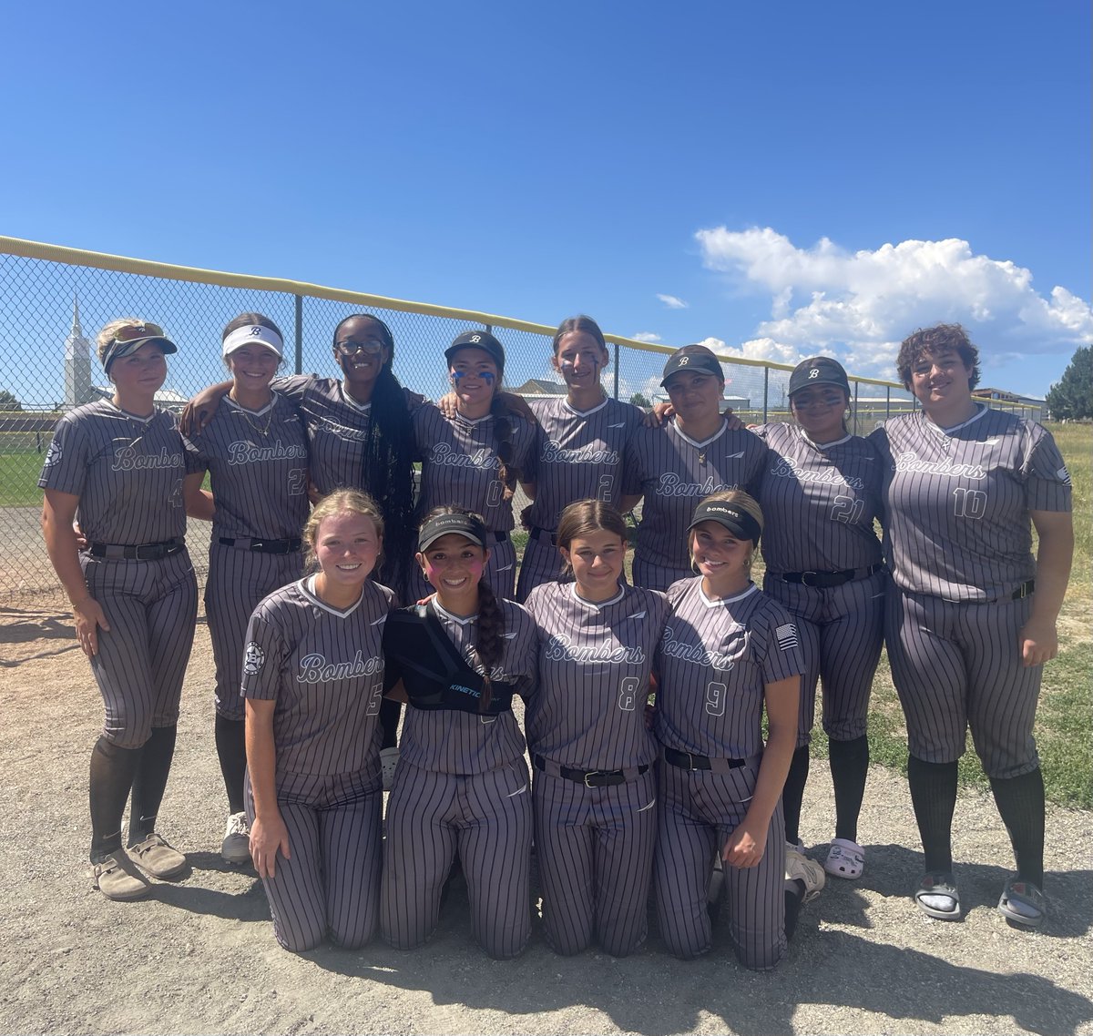 BombersGoldDFW's tweet photo. Wrapped up Colorado Sparkler 3-2 in bracket play 💪

�� MVP Mady Key: 17-25, 2 doubles, triple, 3 BOMBS, 15 RBI

-Addy Seely: .571 AVG / .667 OBP
-Sam Davila: .421 AVG
-Rhyee Tucker: .407 AVG
-Nat Madrigal: .389 AVG / .579 OBP

💣 Bomb Squad: Mady (3), Addy, Nat, Rylee, Lyndey https://t.co/aRUaNXifB2