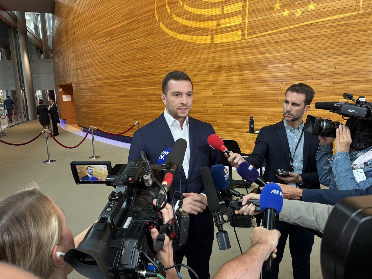 MatthieuFauroux's tweet image. À Strasbourg, Jordan Bardella répond aux accusations d’irrégularités financières suite aux perquisitions à son siège