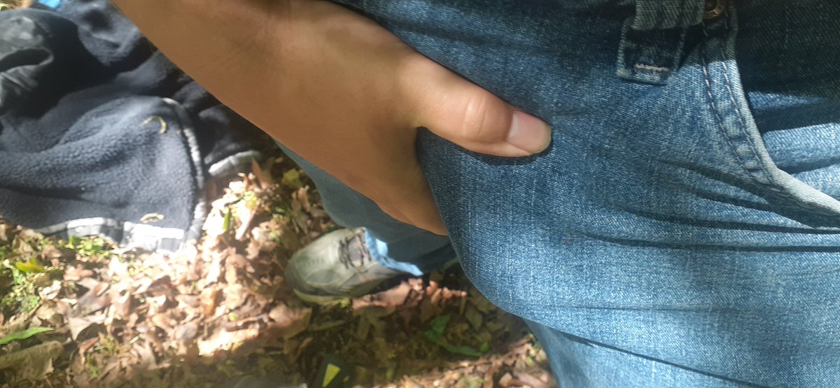 No that's not a knife in my pocket 

#jeans #bulge #sexyman #bi #normalgay #femboy #BeardedMen #bwc #Outdoorplay #onlyfans