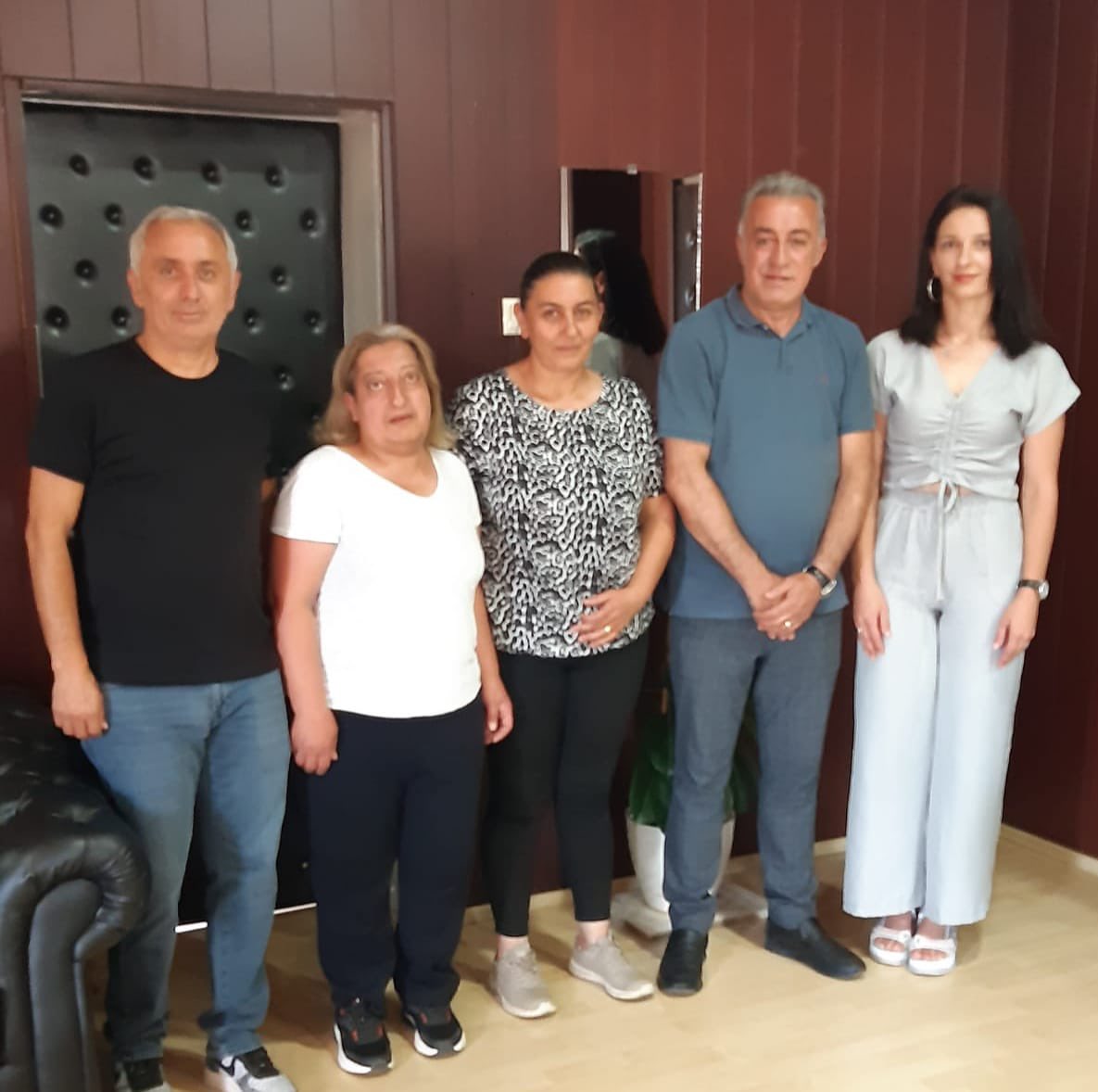 TUNCELİ TİCARET VE SANAYİ ODASI (@tuncelitso) on Twitter photo 📍 Hozat
Yönetim Kurulu Başkanımız <a href="/hasanmurats/">Hasan Hüseyin COŞKUN</a> ve Meclis Üyemiz Erdal Korkmaz; Hozat Kadın Kooperatif Başkanı Sayın Nermin Akbalık ve Kooperatif üyeleri ile bir araya geldi.
Samimi ilgilerinden dolayı Sayın Akbalık’a; Odamız Meclis ve Yönetim Kurulu adına teşekkür ederiz. 📍 Hozat
Yönetim Kurulu Başkanımız <a href="/hasanmurats/">Hasan Hüseyin COŞKUN</a> ve Meclis Üyemiz Erdal Korkmaz; Hozat Kadın Kooperatif Başkanı Sayın Nermin Akbalık ve Kooperatif üyeleri ile bir araya geldi.
Samimi ilgilerinden dolayı Sayın Akbalık’a; Odamız Meclis ve Yönetim Kurulu adına teşekkür ederiz.