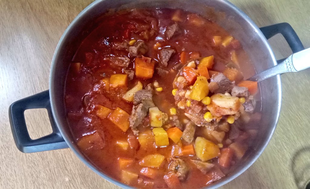 #NuestraTarde hola chicos. Juan Manuel y Stella de San Fernando, disfrutando el ultimo guiso del año (Guiso carrero). Sigan asi, son unicos. Feliz Dia !