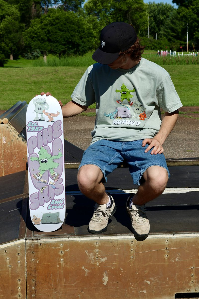New shop decks and shirts to match! Pine N Friends graphic. What do you think?
👨‍🎨: Aaron Hunter