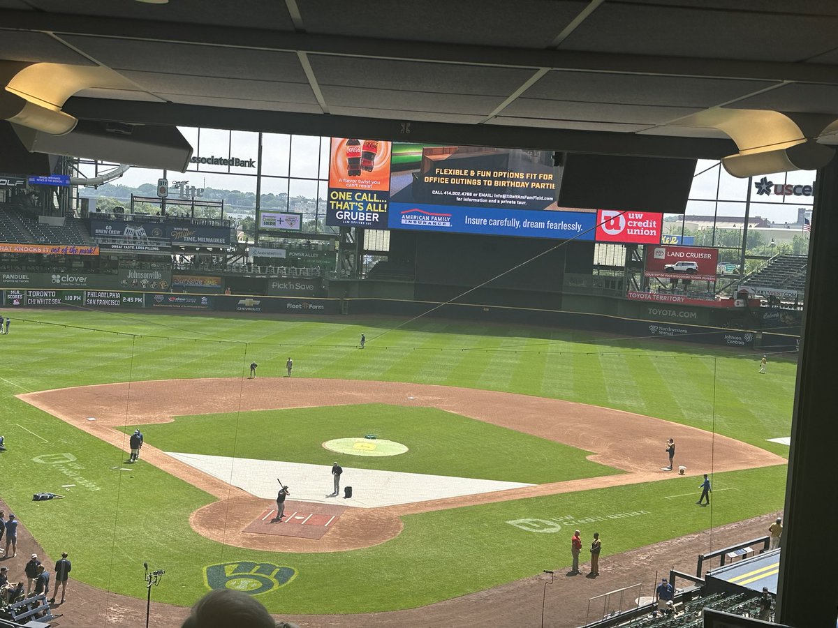 DennisKrause1's tweet image. Beautiful day at the ballpark. Brewers coverage on @SpectrumNews1WI.