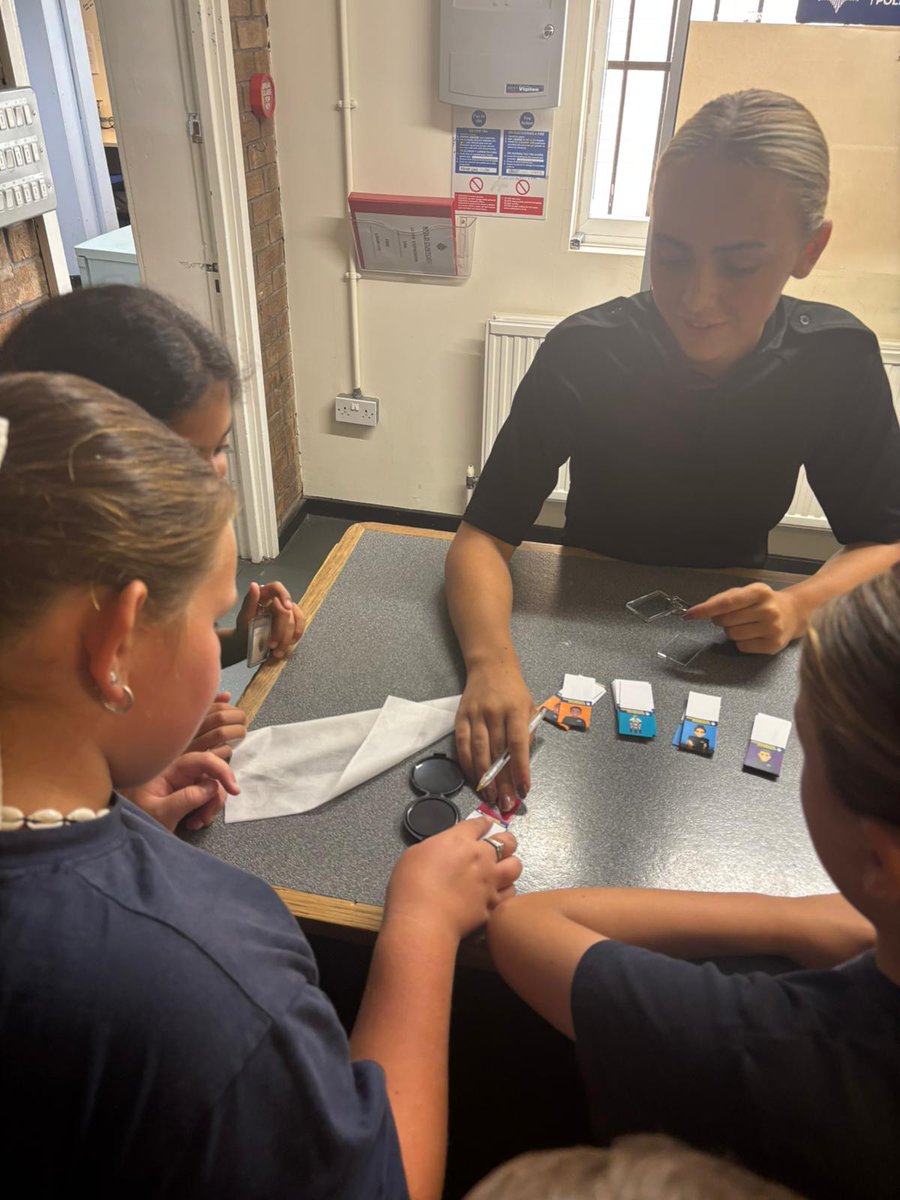 Thank you to all the staff at <a href="/NWPSouthFlints/">NWP South Flintshire</a> today for a really informative day at the station and letting us take part in the ASB project. #respect 💚 #integrity 💚