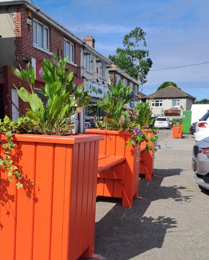 The Public Domain Team has been working closely with Beaumont Tidy Towns, and we recently installed new Camerino bench planters at the shops on Shantalla Road, Beaumont.

We hope you like them!