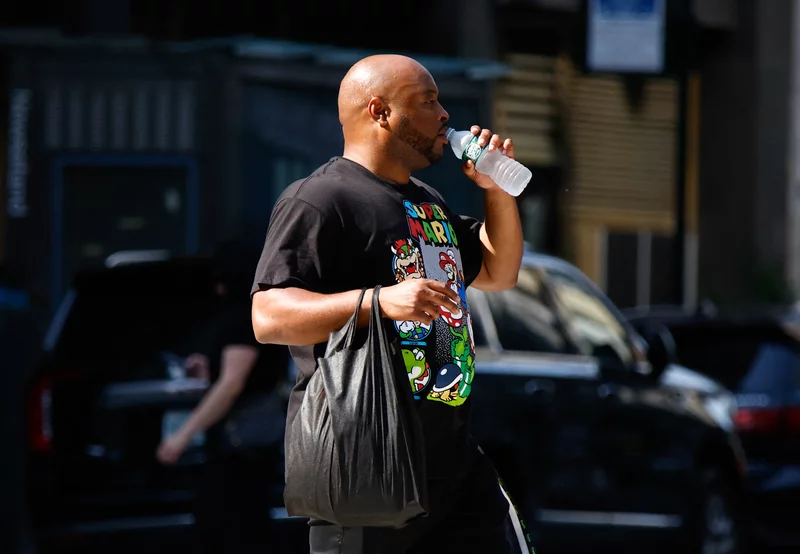SSEBEatASU's tweet image. Arizona's extreme #heat impacts our #infrastructure too. @ASUEngineering Prof. Mikhail Chester says it can cause asphalt #roads to buckle and require pilots to adjust the distance needed for take off. ow.ly/FmiT50Wna7V โ๏ธ #ASUEngineering #ASUResearch #travel #transportation
