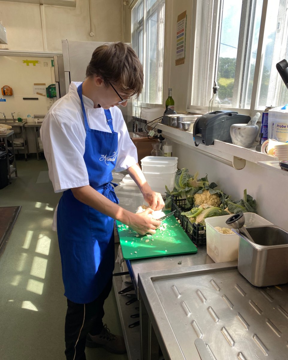athenalearning_'s tweet image. Success for Launceston College’s 2025 Work Experience Programme!
Year 10 &amp;amp; 12 students gained hands-on insight across—from cardiology &amp;amp; aerospace to the Army, police, pro football &amp;amp; more. Inspiring ambition &amp;amp; confidence  
#WorkExperience #LauncestonCollege  #CareersEducation