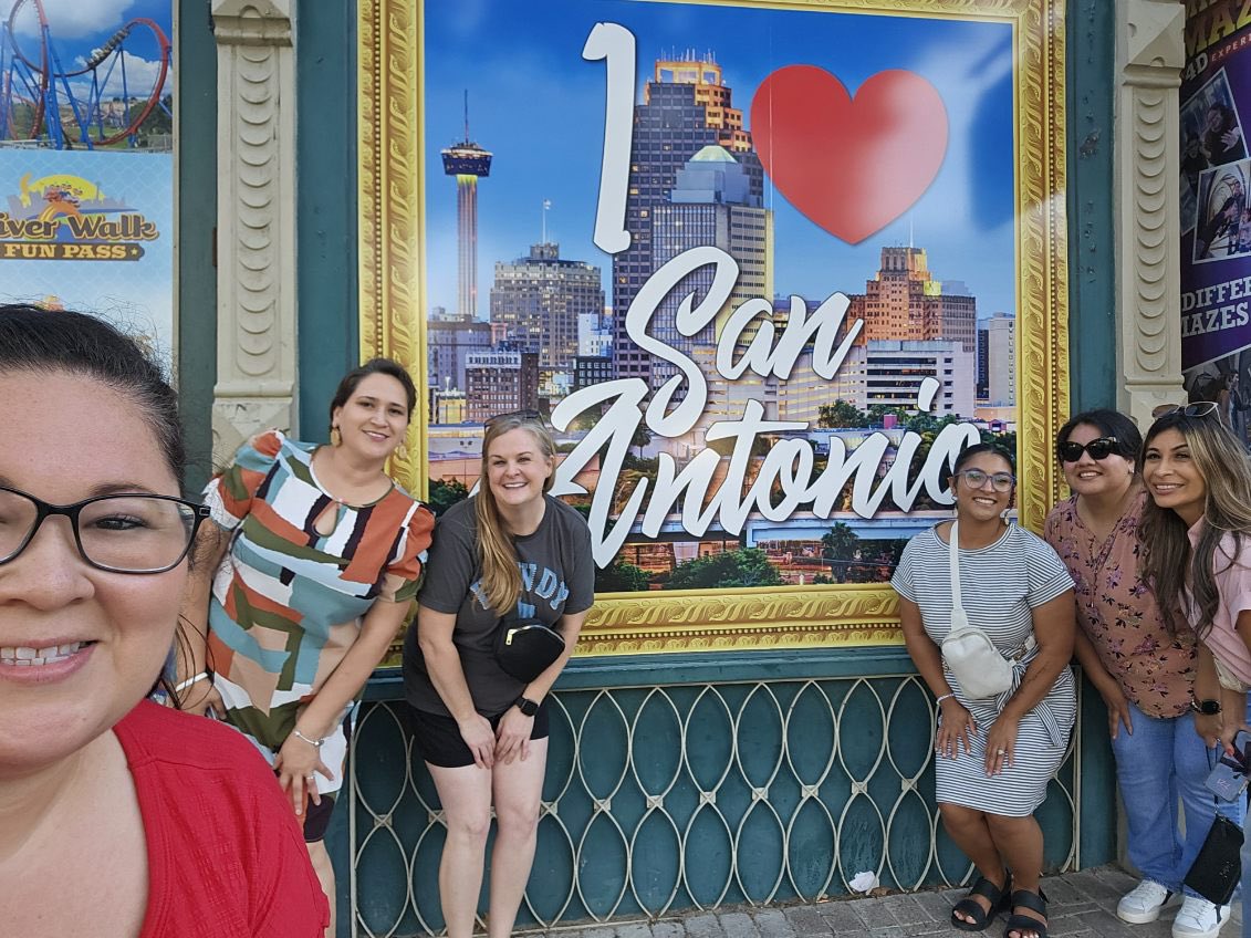 JODavisES1's tweet photo. Members of the  #JODsquad is feeling ready and energized after attending the #PLCAtWork Conference by @SolutionTree 🧠💪 It’s going to be a GREAT school year! https://t.co/r9FV9CZkZ7