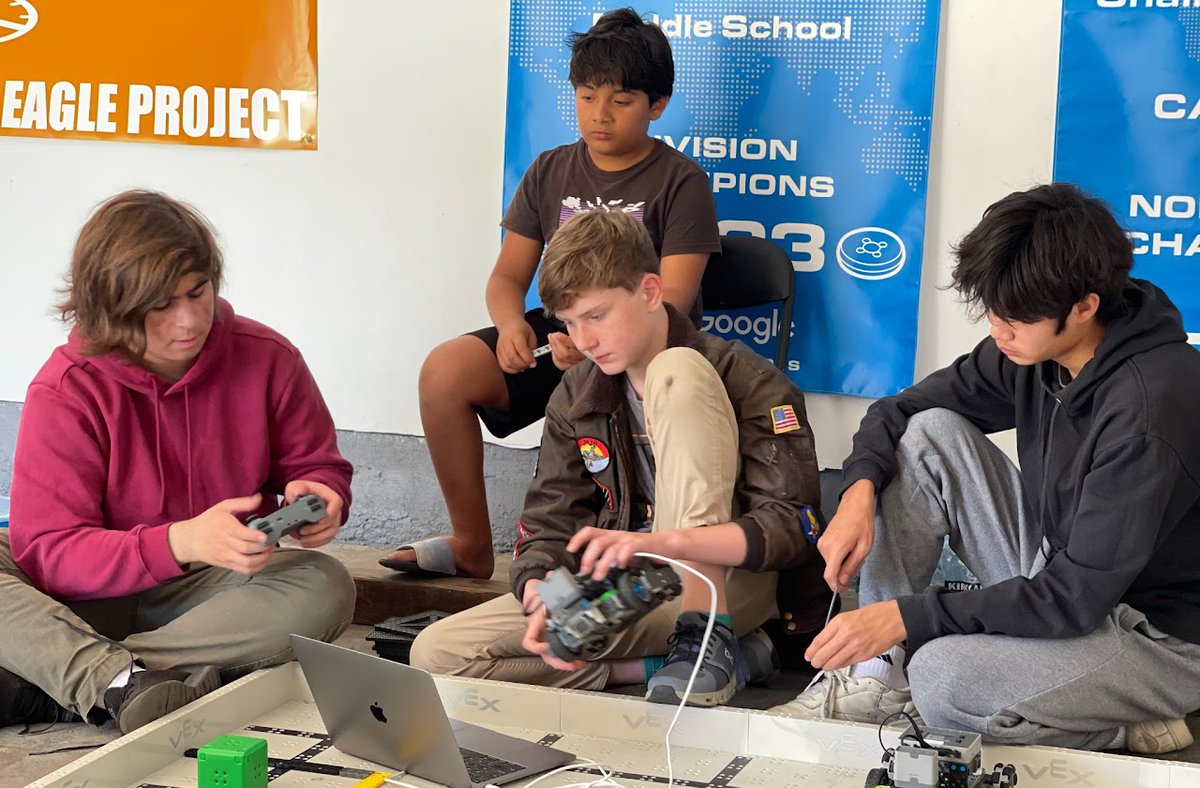 A 3 day hands-on workshop will introduce 25 5th-8th grade students to the growing field of competitive robotics, while exploring basic engineering and coding concepts. 

Participants will be randomly selected and notified by Wed, 7/16.

hayward.librarycalendar.com/event/decade-p…