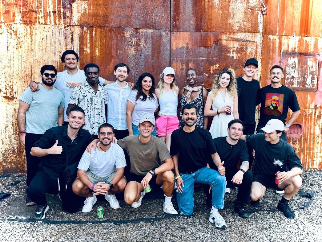 colton_art's tweet image. If you're a builder and missed the epic first @worldcoinfnd Builder Residency, DO NOT FEAR. Round 2 is incoming✨
First... the World + Edge City teams were super thoughtful and supportive. From the "Worlds Fair" (demo day) to the builder dinners, everything felt designed to help…