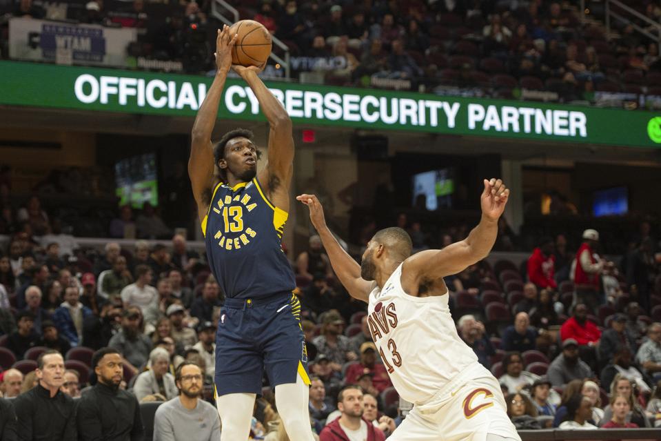 The James Wiseman signing is a similar bet by the Pacers as the one they made last year - they believe in their development. It makes even more sense this year than last: forbes.com/sites/tonyeast…