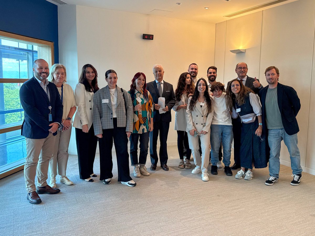 smsgoncalvespt's tweet photo. 📍 Esta semana em Estrasburgo, recebemos criadores de conteúdos portugueses no Parlamento Europeu.
Um encontro para partilhar ideias e aproximar a política das novas gerações.

Obrigado pelo diálogo!

#ParlamentoEuropeu #Europa2025 #PSnaEuropa https://t.co/2FhgGL6958