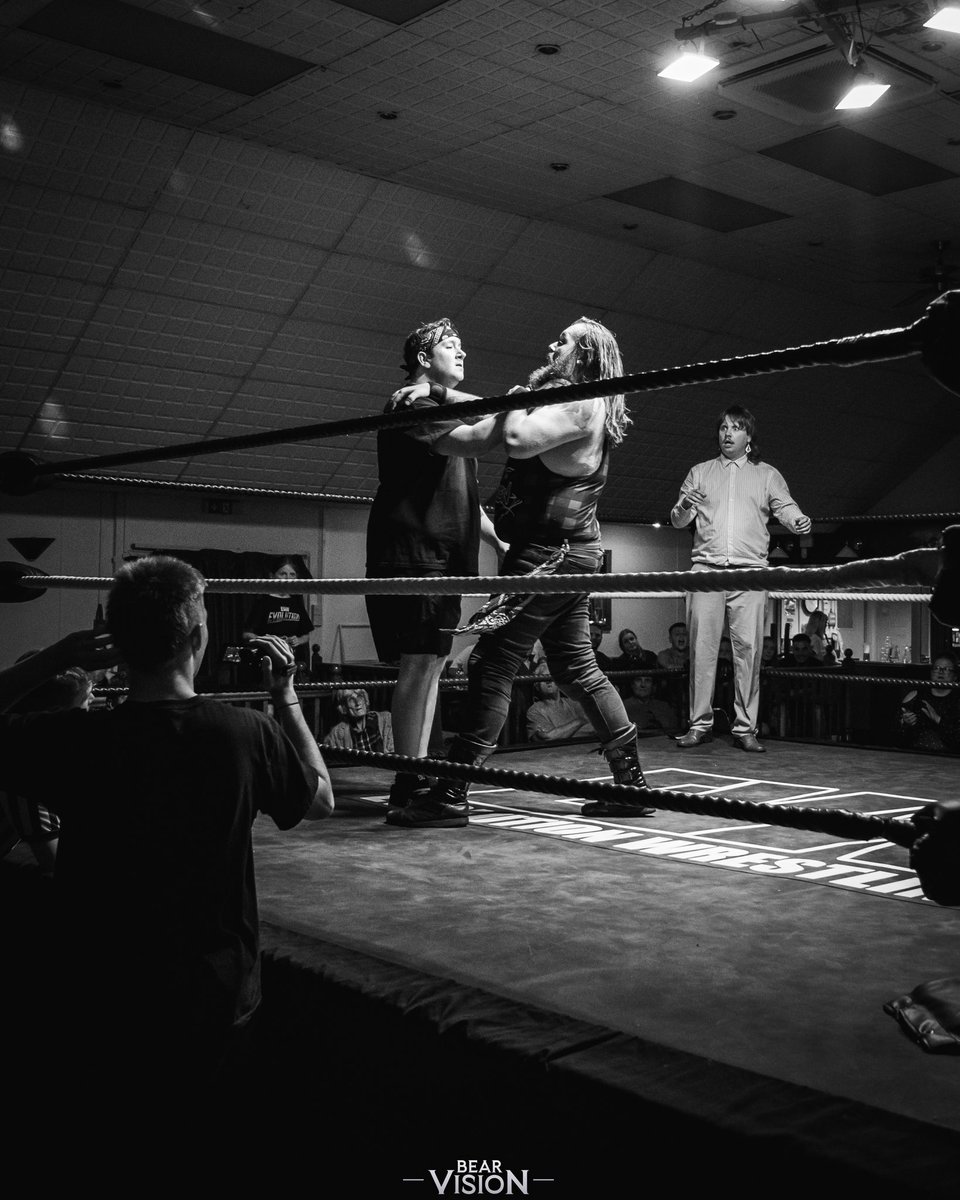 evolutionwres's tweet image. 🖤🐻
A huge thank you to Bear Vision
This past Saturday marked his final time at ringside, as he steps away from the pro wrestling world to prepare for his next chapter—fatherhood.
We’ll miss the Bear
Thank you for everything, Alex. 🐻