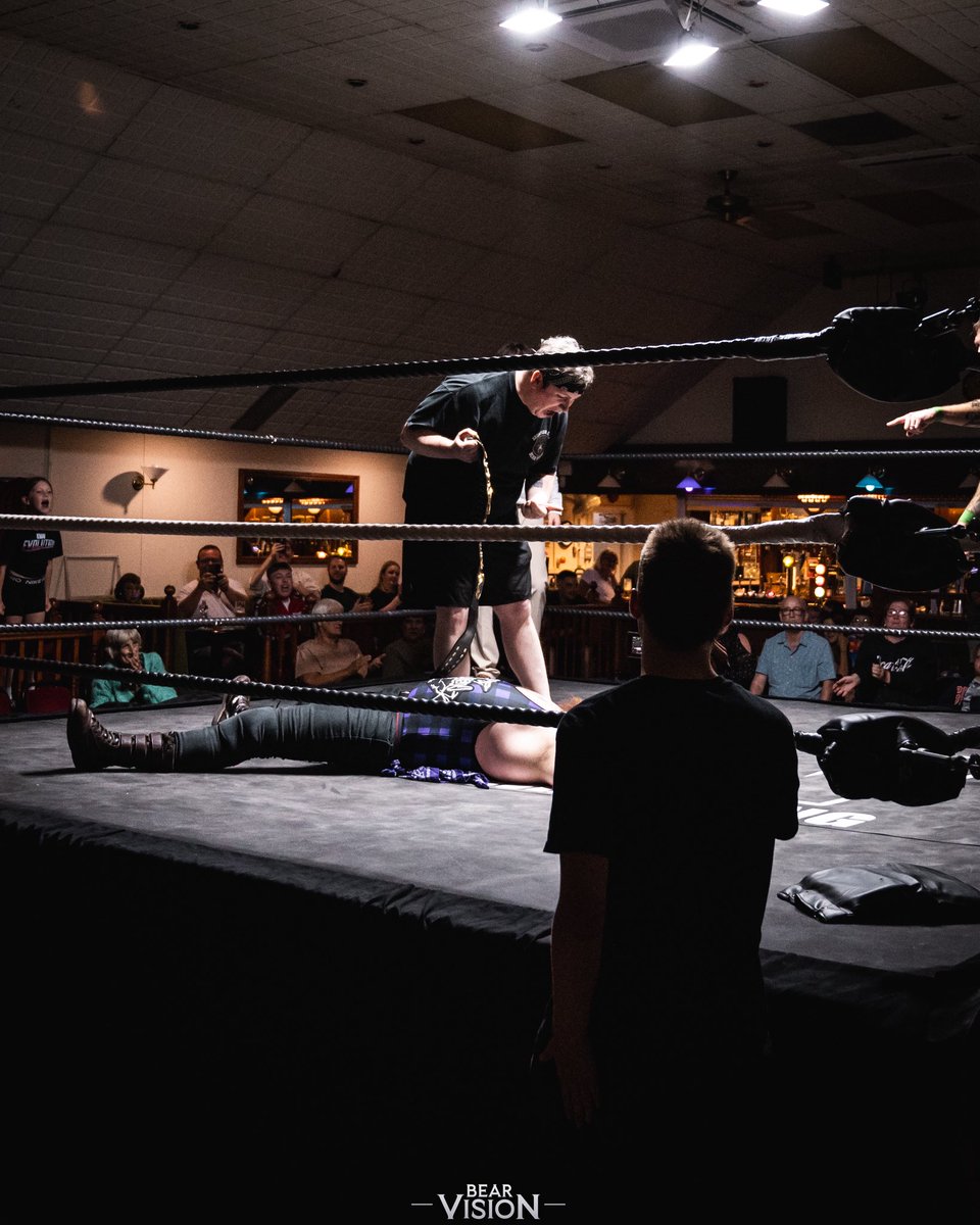 evolutionwres's tweet image. 🖤🐻
A huge thank you to Bear Vision
This past Saturday marked his final time at ringside, as he steps away from the pro wrestling world to prepare for his next chapter—fatherhood.
We’ll miss the Bear
Thank you for everything, Alex. 🐻