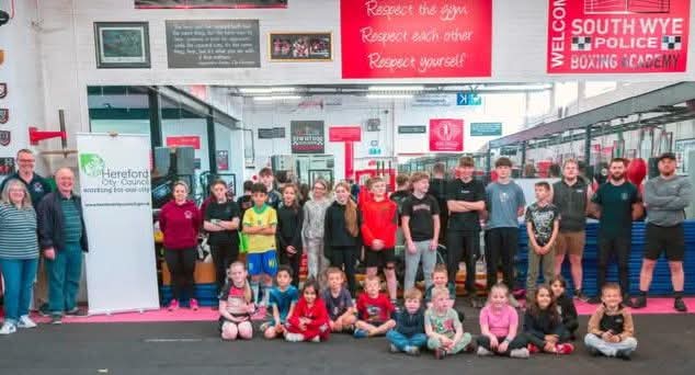 kev4HandH's tweet image. South Wye Police Boxing Academy Fit and Fed is back at Hinton Community Centre
Tuesday 22nd July.
Free activities and lunch.
Book on : forms.gle/RSHmnEZ4Wo8o5U…