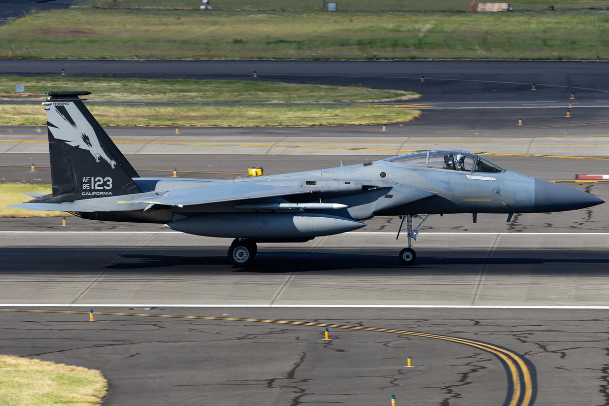 Sabian404's tweet image. Some Eagles heading out at PDX this morning. Currently have 12 F-15's in town from Fresno flying with the 142d.