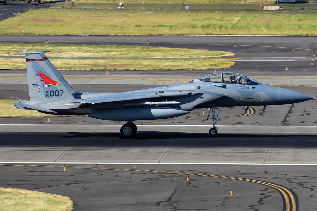 Sabian404's tweet image. Some Eagles heading out at PDX this morning. Currently have 12 F-15's in town from Fresno flying with the 142d.