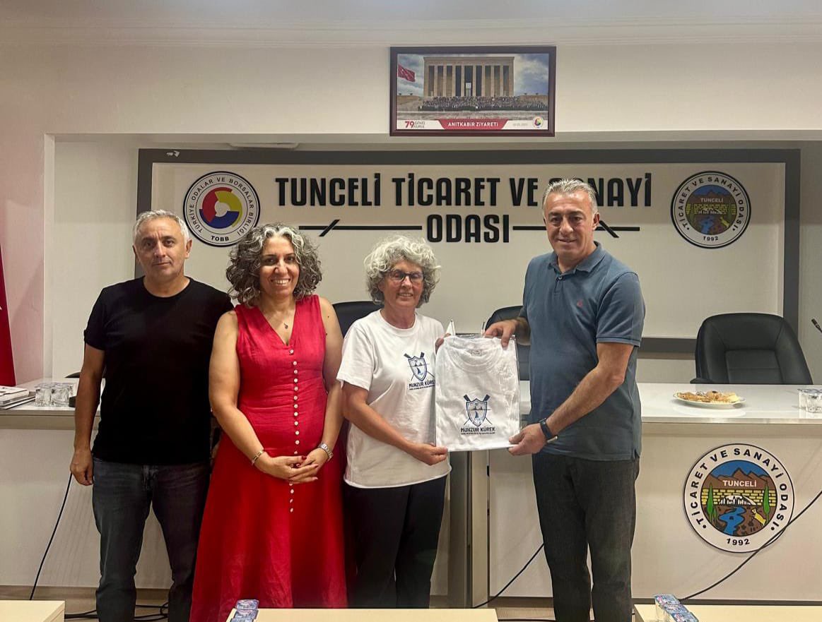 TUNCELİ TİCARET VE SANAYİ ODASI (@tuncelitso) on Twitter photo Munzur Kürek Spor Kulübü Başkanı Av. Sayın Nesrin Söylemez ve Yönetim Kurulu Üyesi Sayın Leyla Tağargör Bayır, Yönetim Kurulu Başkanımız <a href="/hasanmurats/">Hasan Hüseyin COŞKUN</a> ve Meclis Üyemiz Erdal Korkmaz’ı ziyaret etti.
Nazik ziyaretlerinden dolayı kendilerine odamız Yönetim Kurulu ve Meclisi adına Munzur Kürek Spor Kulübü Başkanı Av. Sayın Nesrin Söylemez ve Yönetim Kurulu Üyesi Sayın Leyla Tağargör Bayır, Yönetim Kurulu Başkanımız <a href="/hasanmurats/">Hasan Hüseyin COŞKUN</a> ve Meclis Üyemiz Erdal Korkmaz’ı ziyaret etti.
Nazik ziyaretlerinden dolayı kendilerine odamız Yönetim Kurulu ve Meclisi adına