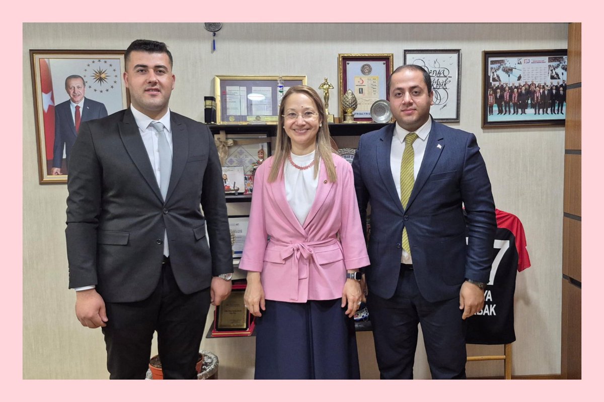 Şehitkamil Gençlik Kolları Başkanımız Sayın Yakup Beşe(<a href="/bese_yakup/">Yakup Beşe🇹🇷</a>) ile birlikte Milletvekilimiz Sayın Derya Bakabak’ı (<a href="/deryabakbak27/">Doç. Dr. DERYA BAKBAK 🇹🇷</a> )ziyaret ettik.

Misafirperverliklerinden dolayı Sayın Vekilimize teşekkür ederim.

<a href="/abdulhamitgul/">Abdulhamit Gül</a> 
<a href="/fmfedaioglu/">Fatih Muhaddis FEDAİOĞLU</a> 
<a href="/FatmaSahin/">Fatma Şahin</a>
<a href="/mtahmazoglu/">Mehmet Tahmazoğlu 🇹🇷</a>