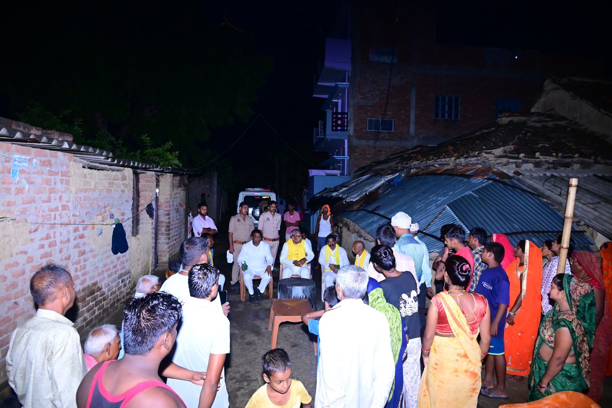 जनपद आजमगढ़ के अतरौलिया विधानसभा क्षेत्र के ग्राम नोनावे, कोयलसा में सुहेलदेव भारतीय समाज पार्टी के राष्ट्रीय अध्यक्ष एवं उत्तर प्रदेश सरकार के कैबिनेट मंत्री श्री ओमप्रकाश राजभर जी स्व. श्री जिलाजीत गोंड जी की भाभी के आकस्मिक निधन पर शोक संतप्त परिजनों के बीच पहुँचे और दिवंगत