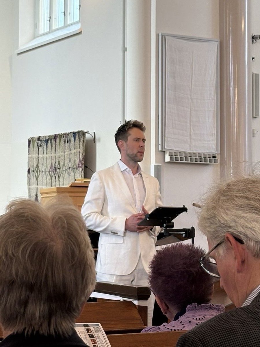 Upea, upea ⁦<a href="/WaltteriTorikka/">Waltteri Torikka</a>⁩ Savonlinnan tuomiokirkossa tänään Oskari Merikantoa tulkitsemassa. Tästä on taas isokin ihminen onnellinen pitkän aikaa.