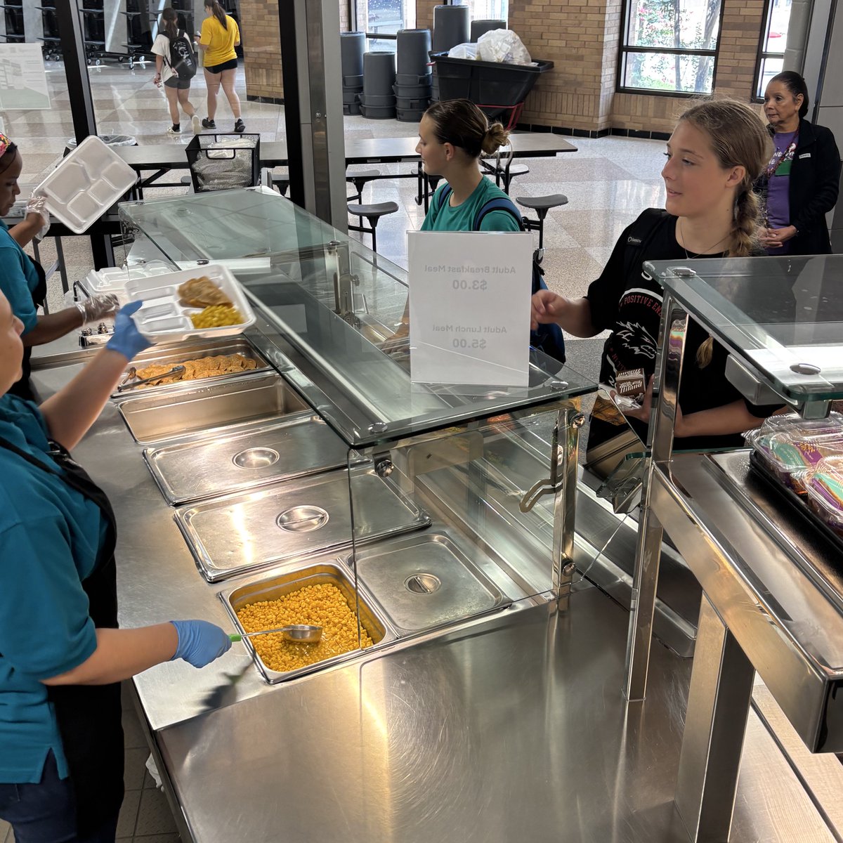 Basketball Camp at <a href="/langhamcreekhs/">Langham Creek High</a> taking advantage of no-cost summer meals for their campers! Athletic Directors, take note for next summer when scheduling your camps! What a great selling point! 🏀❤️