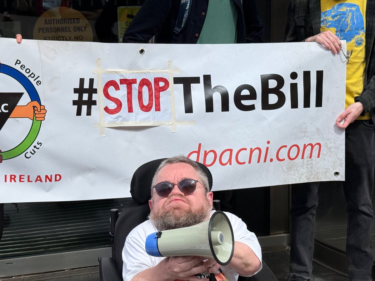 VIEWdigital's tweet image. VIDEO: Disability rights group hold welfare cuts protest in Belfast - viewdigital.org/disability-rig… - @castleDD @DPACNIreland @Dis_PPL_Protest @EllenClifford1 @MykeyLorimer @nipsa @BDTUC - #WelfareNotWarfare