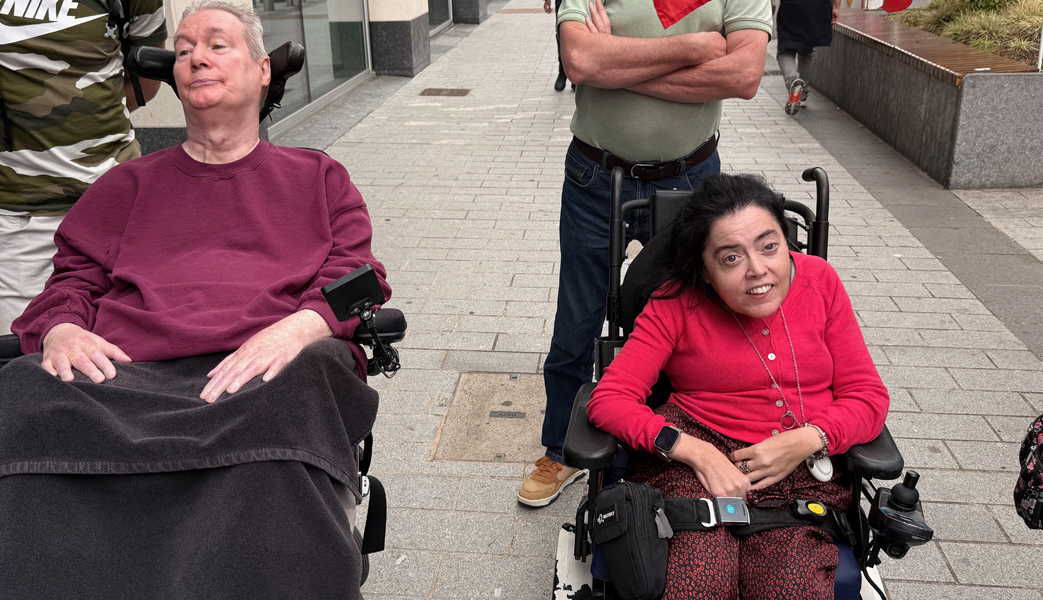VIEWdigital's tweet image. VIDEO: Disability rights group hold welfare cuts protest in Belfast - viewdigital.org/disability-rig… - @castleDD @DPACNIreland @Dis_PPL_Protest @EllenClifford1 @MykeyLorimer @nipsa @BDTUC - #WelfareNotWarfare
