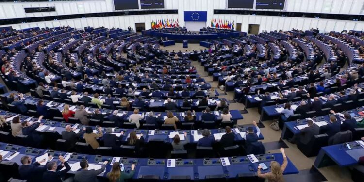 #9Jul #UE 
El Parlamento Europeo aprobó incluir a Venezuela en la lista de jurisdicciones con alto riesgo de blanqueo de capitales y financiación del terrorismo. Esto obligará a mayor vigilancia sobre operaciones financieras vinculadas al país, aunque no implica sanciones. -