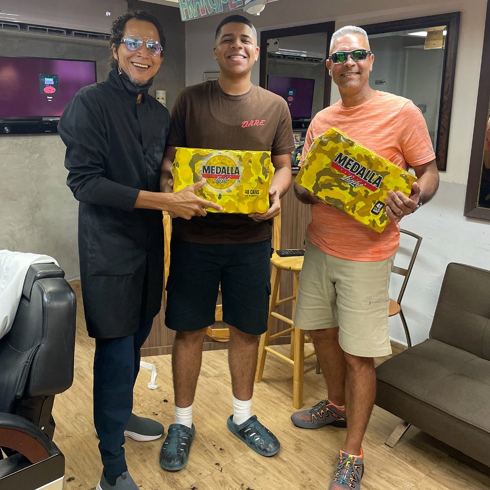 FranchelleSalon's tweet image. ¡ESTO ES PARA USTEDES!
 Son ustedes los que rellenan el #MiniBar #OpenBar. El Sunel con su #MasterJedi, el Luis Camacho. ¡Gracias! 💪🥰💈