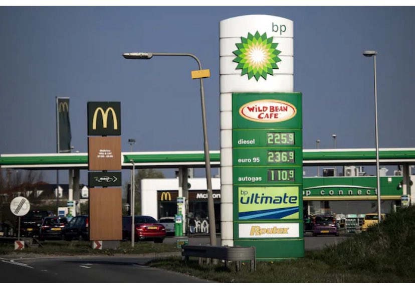 BNRpetrolheads's tweet photo. Onze trouwe Petrolheads sponsor OK die, hoppa, alle Nederlandse BP-stations overneemt, Christian Horner die bij RedBull vertrekt: Bas en Carlo zijn in #pc397 (9/7) lekker actueel. Ook Jaguar, het Louwman Museum, Stellantis en Mazda (RX-7!) komen langs.
https://t.co/6Ag3eSu1jC https://t.co/WbwrZSYBKd